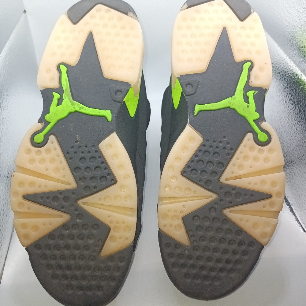 Shoes - Picture 2 of 3